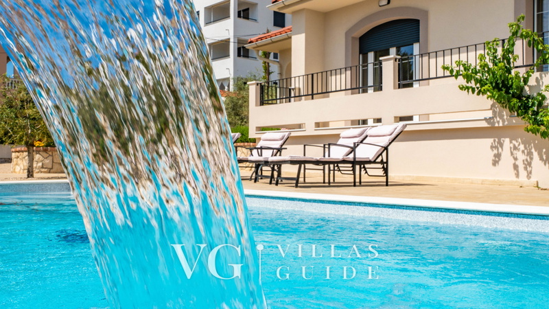 Villa Lara with pool&whirpool&pet friendly&100m from the sea- Rab Bazen