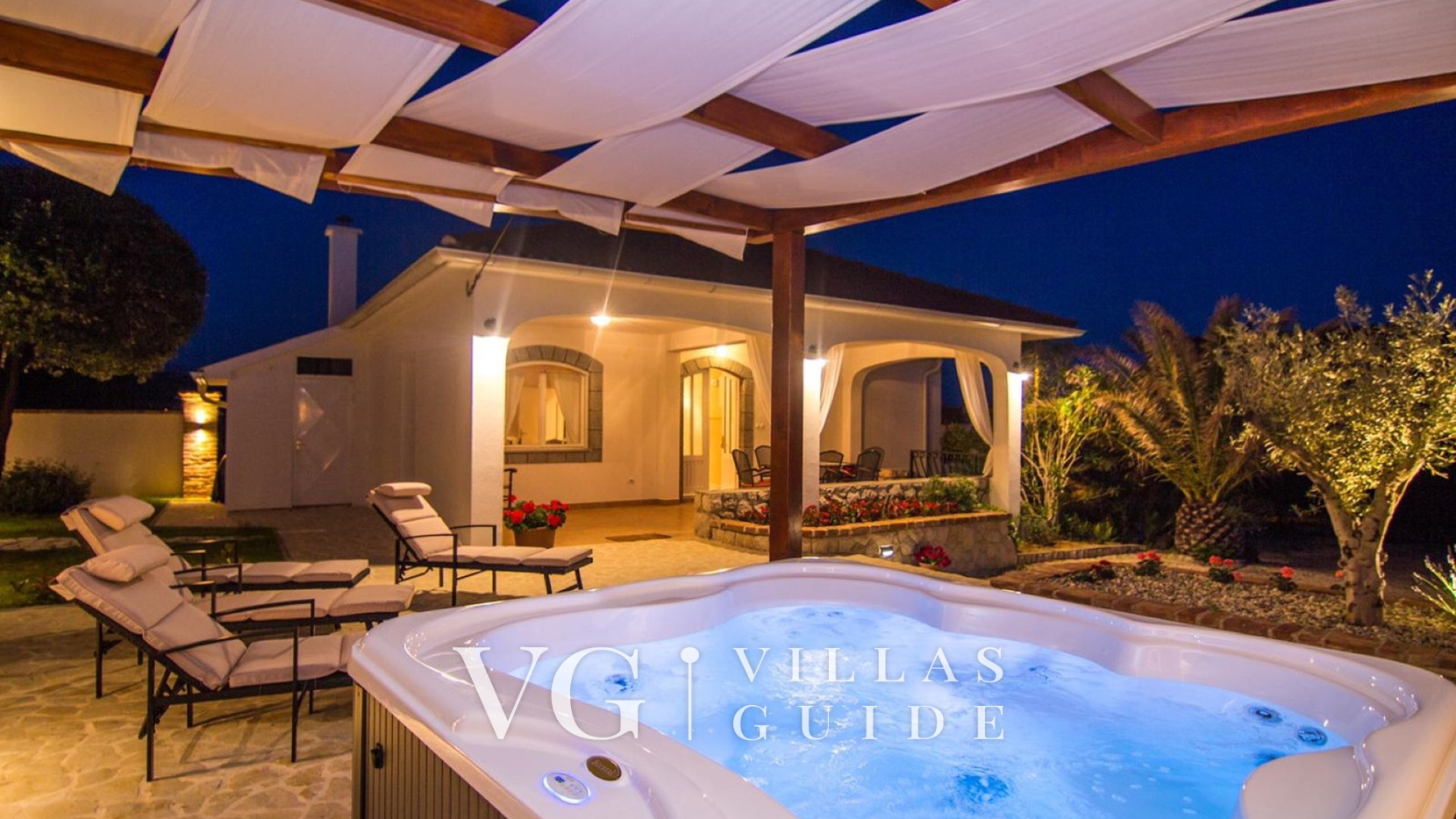 Villa Lara with pool&whirpool&pet friendly&100m from the sea- Rab wellness