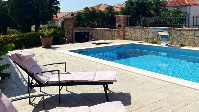 Villa Lara with pool&whirpool&pet friendly&100m from the sea- Rab