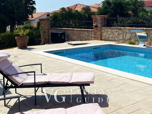 Villa Lara with pool&whirpool&pet friendly&100m from the sea- Rab