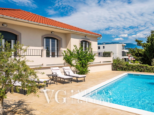 Villa Lara with pool&whirpool&pet friendly&100m from the sea- Rab
