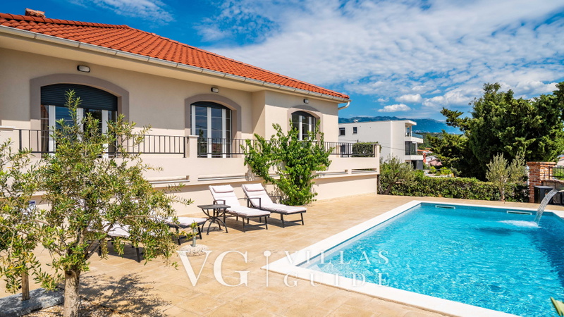 Villa Lara with pool&whirpool&pet friendly&100m from the sea- Rab
