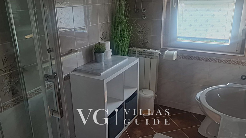 Villa Lara with pool&whirpool&pet friendly&100m from the sea- Rab Kupaonica