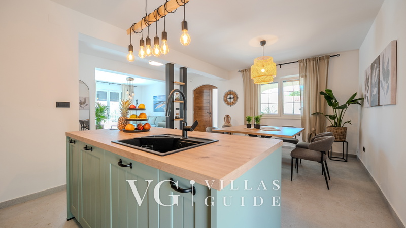 Villa Lara with pool&whirpool&pet friendly&100m from the sea- Rab Kuhinja