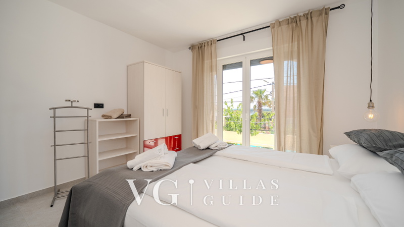 Villa Lara with pool&whirpool&pet friendly&100m from the sea- Rab Spavaća soba