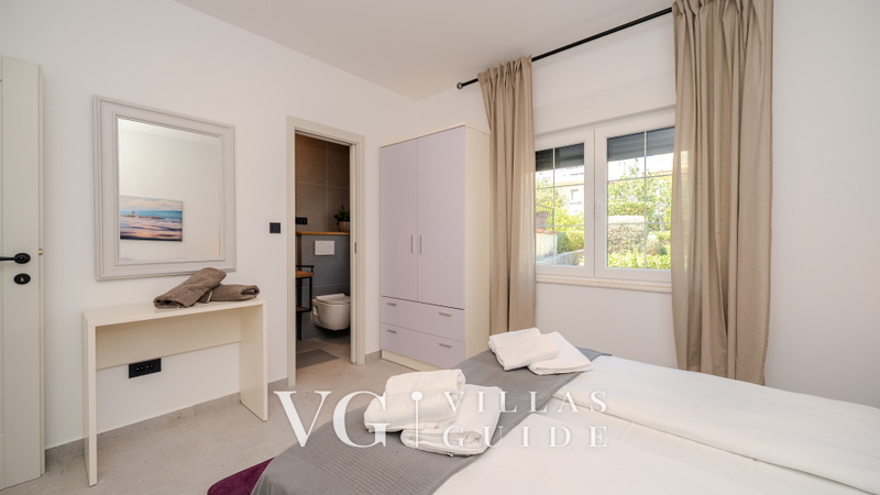 Villa Lara with pool&whirpool&pet friendly&100m from the sea- Rab Spavaća soba