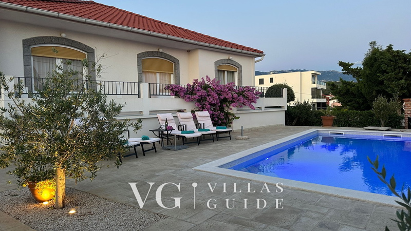 Villa Lara with pool&whirpool&pet friendly&100m from the sea- Rab