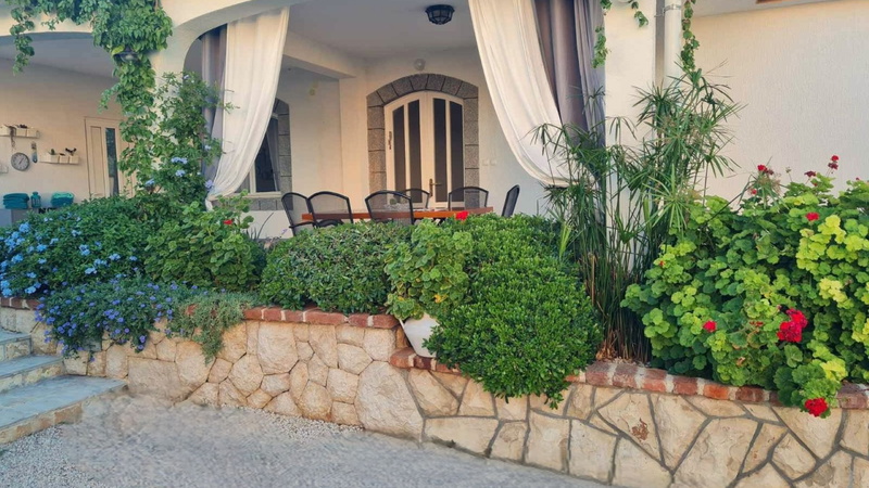 Villa Lara with pool&whirpool&pet friendly&100m from the sea- Rab