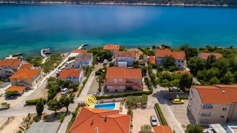 Villa Lara with pool&whirpool&pet friendly&100m from the sea- Rab