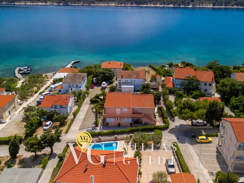 Villa Lara with pool&whirpool&pet friendly&100m from the sea- Rab
