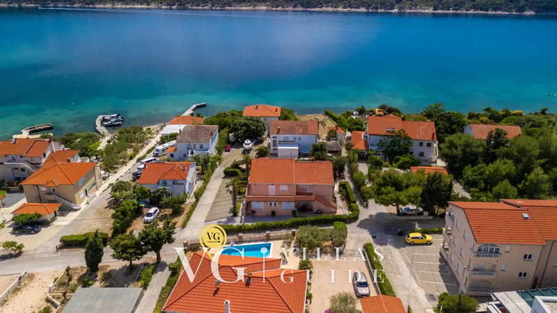 Villa Lara with pool&whirpool&pet friendly&100m from the sea- Rab