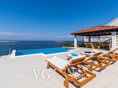 Seafront Villa Mijo