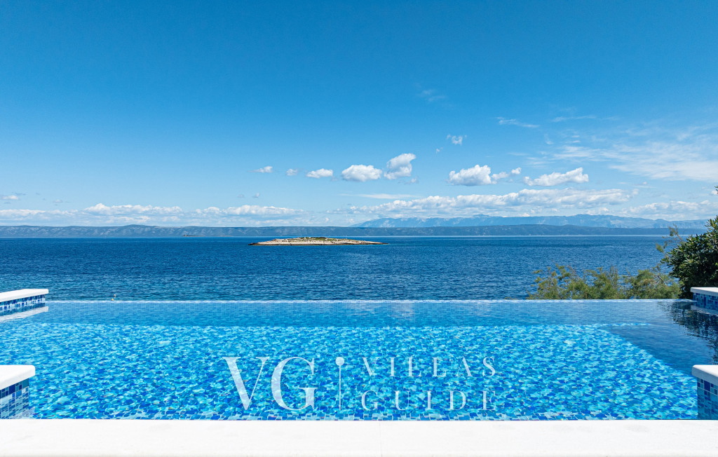 Seafront Villa Mijo Bazen