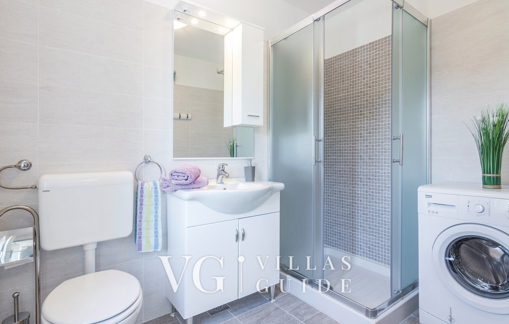 Villa Elida Bathroom