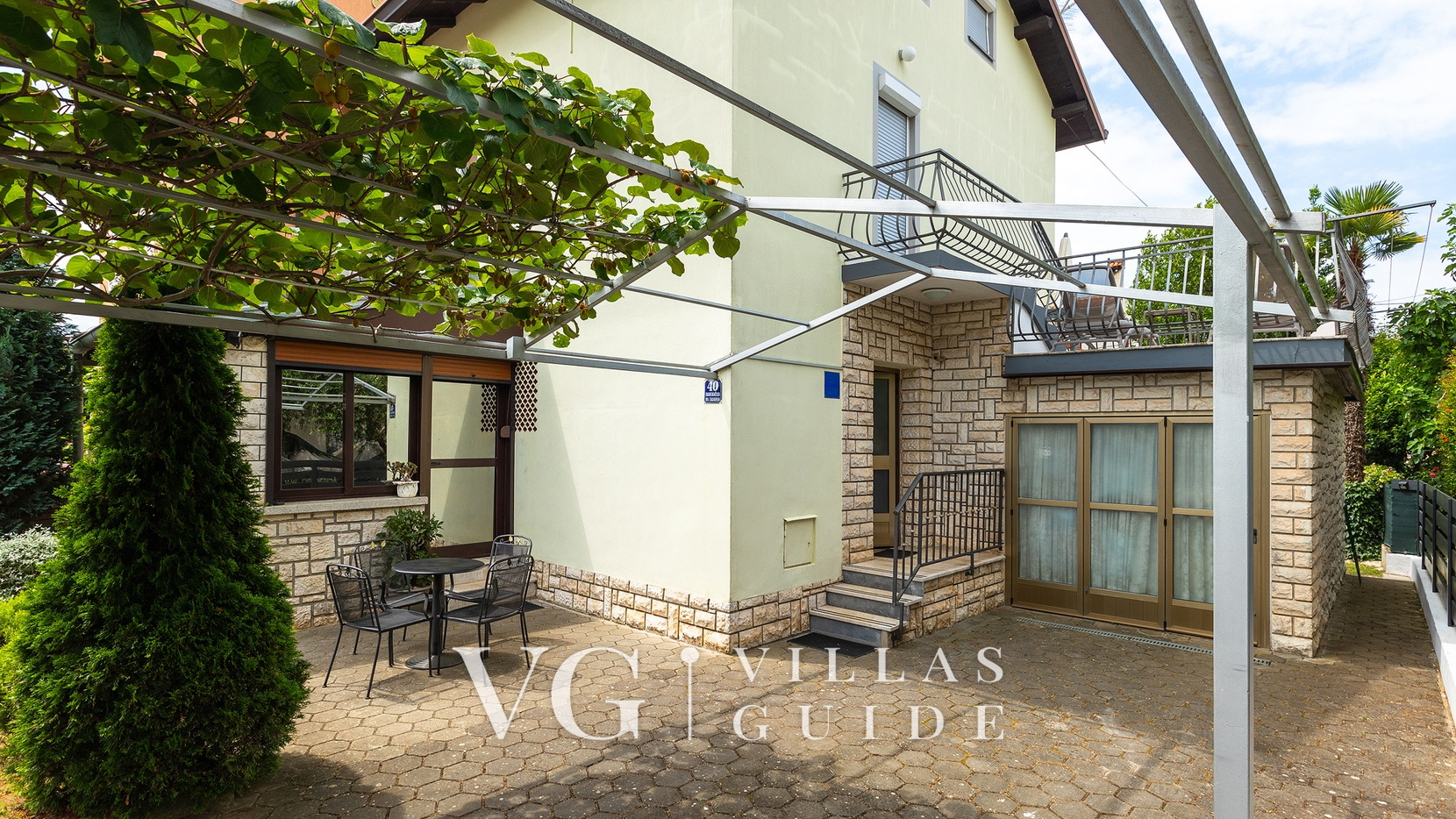 Villa Elida Garden and property exterior