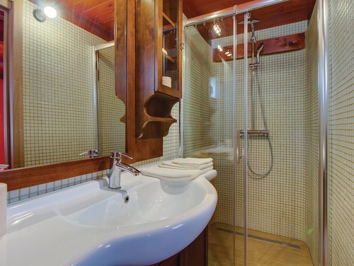 Villa Victoria beachfront&pool &petfriendly