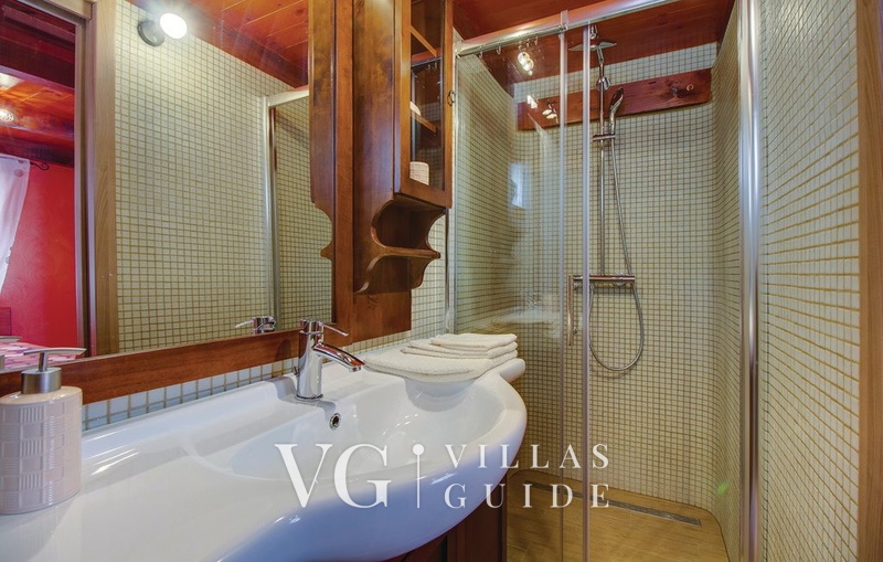 Villa Victoria beachfront&pool &petfriendly Bathroom