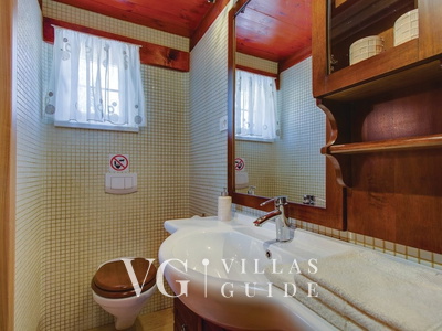 Villa Victoria beachfront&pool &petfriendly Kupaonica