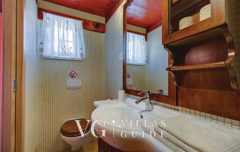 Villa Victoria beachfront&pool &petfriendly Bathroom