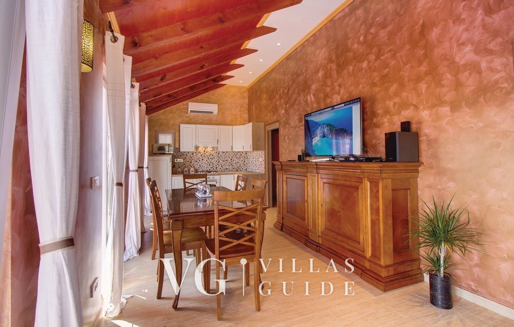 Villa Victoria beachfront&pool &petfriendly Living room