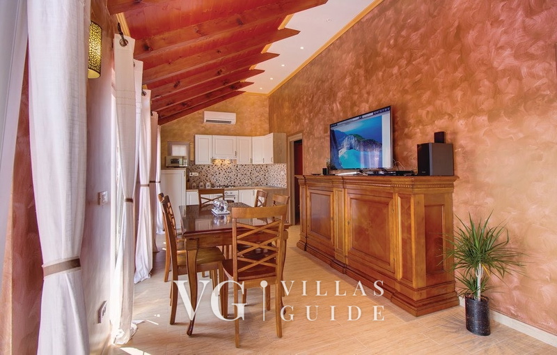 Villa Victoria beachfront&pool &petfriendly