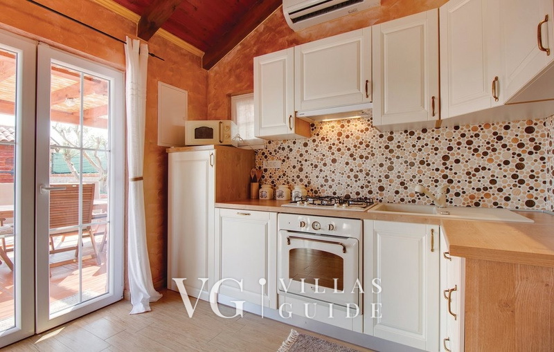 Villa Victoria beachfront&pool &petfriendly Kitchen