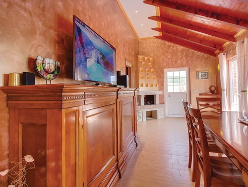 Villa Victoria beachfront&pool &petfriendly