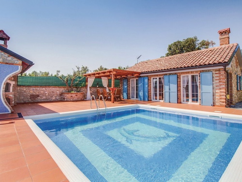 Villa Victoria beachfront&pool &petfriendly