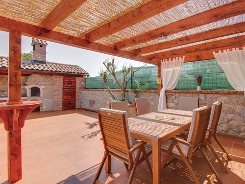 Villa Victoria beachfront&pool &petfriendly