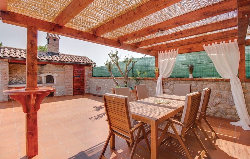 Villa Victoria beachfront&pool &petfriendly