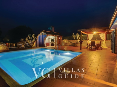 Villa Victoria beachfront&pool &petfriendly