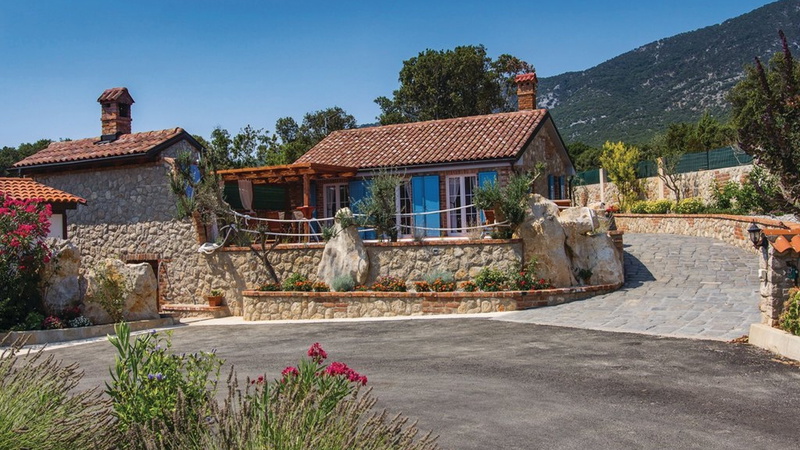 Villa Victoria beachfront&pool