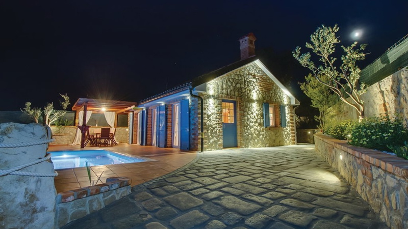 Villa Victoria beachfront&pool