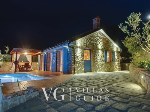 Villa Victoria beachfront&pool