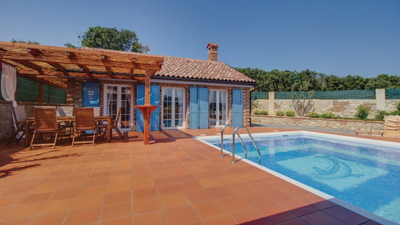 Villa Victoria beachfront&pool