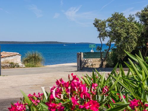 Villa Victoria beachfront&pool