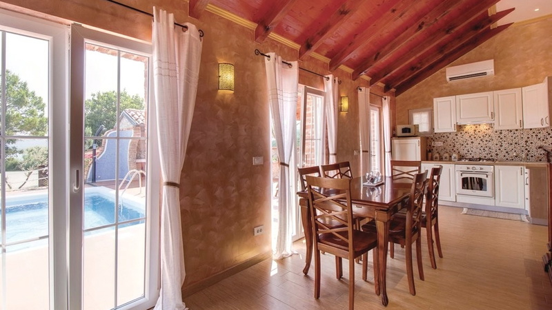 Villa Victoria beachfront&pool