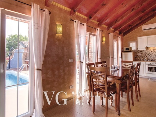 Villa Victoria beachfront&pool