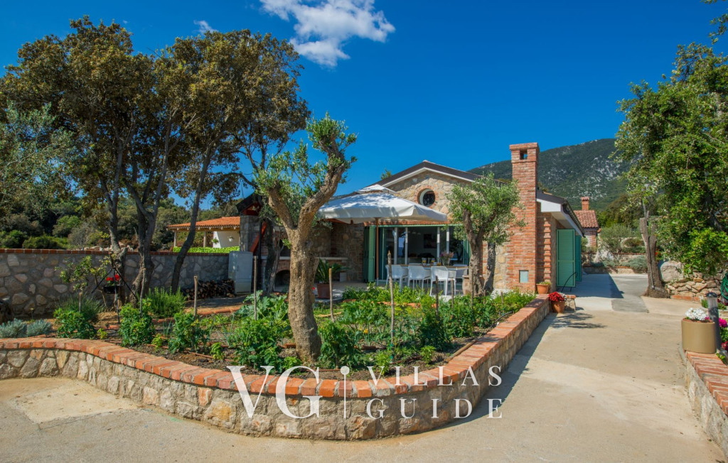 Vila Roselina beachfront&pool&whirpool&petfriendly Garden and property exterior