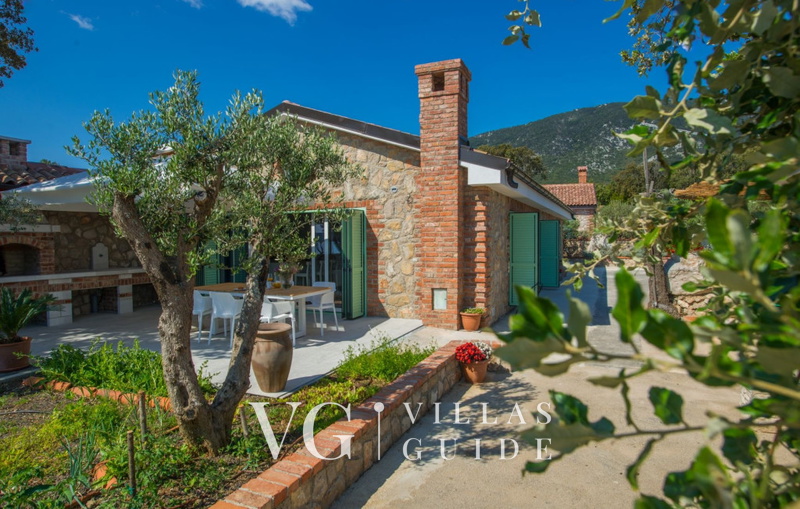 Vila Roselina beachfront&pool&whirpool&petfriendly Garden and property exterior