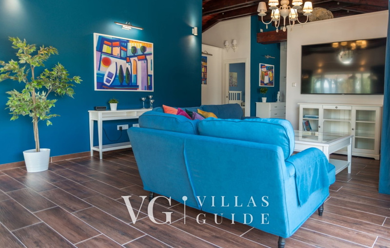 Vila Roselina beachfront&pool&whirpool&petfriendly Living room