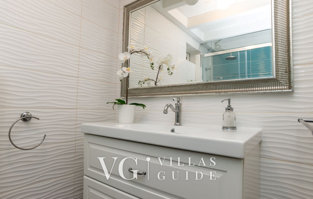 Vila Roselina beachfront&pool&whirpool&petfriendly Bathroom