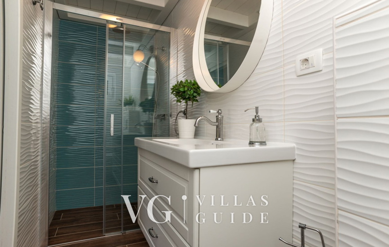 Vila Roselina beachfront&pool&whirpool&petfriendly Bathroom