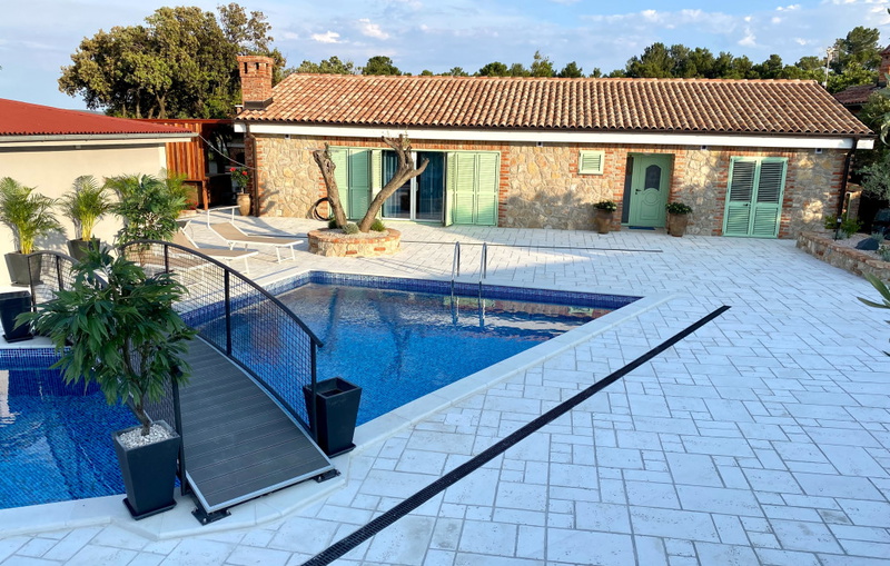 Vila Roselina beachfront&pool&whirpool&petfriendly