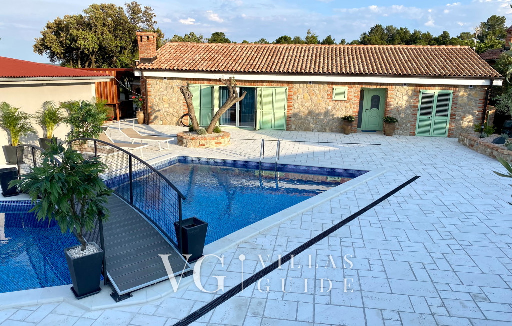 Vila Roselina beachfront&pool&whirpool&petfriendly