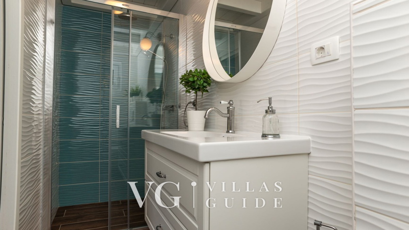 Vila Roselina beachfront&pool&whirpool Kupaonica