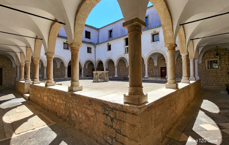 Villa Gabrijela beachfront&pool&whirpool&petfriendly