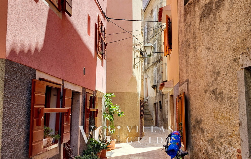 Villa Gabrijela beachfront&pool&whirpool&petfriendly Microlocation