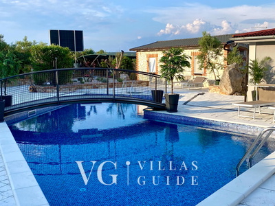 Villa Gabrijela beachfront&pool&whirpool&petfriendly