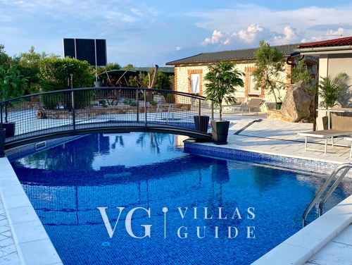 Villa Gabrijela beachfront&pool&whirpool&petfriendly